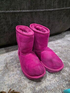 Girls Uggs size 2